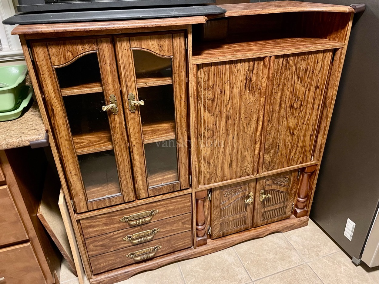 220402104609_Wooden Cabinet .jpg